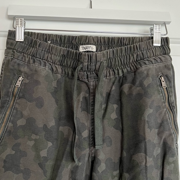 TNA Pants - Aritzia TNA camoflouage camo print pant jogger